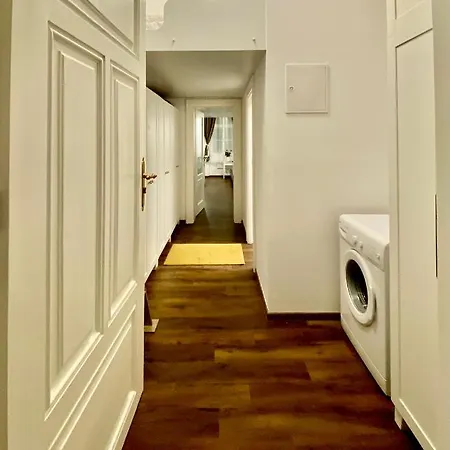 Ars Longa Apartment